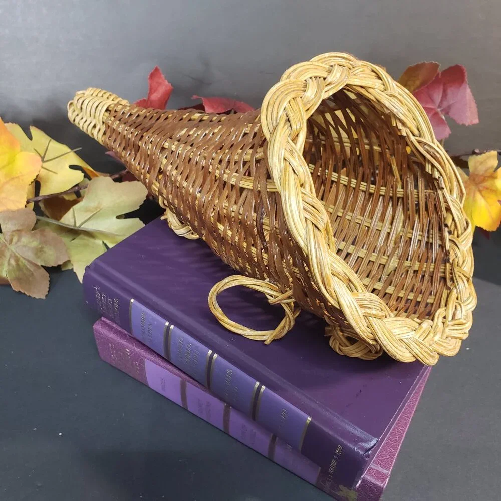 Vintage Wicker Footed Cornucopia Horn of Plenty Basket 11